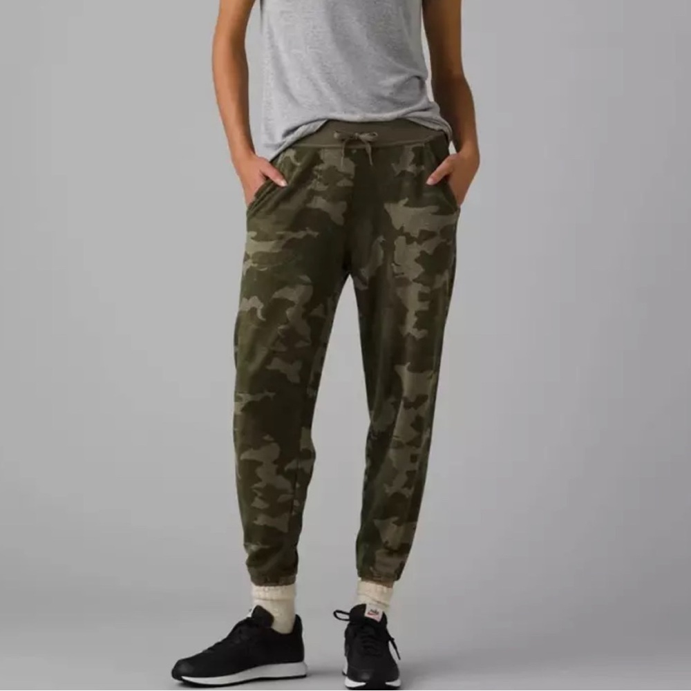 PrAna Cozy Up Camo Camouflage Cropped Drawstring Sweatpants Joggers Hemp: large